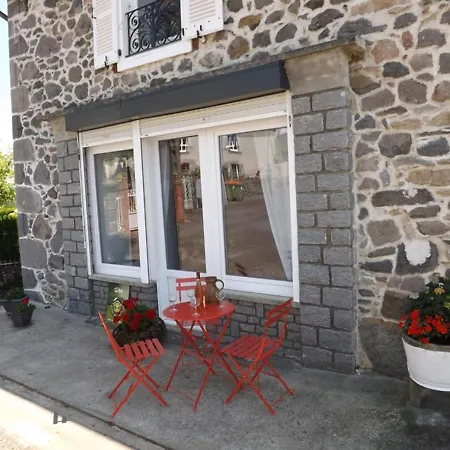 Charmante Maison Renovee, 3 Ch, Proche Salers Et Monts Du Cantal, 6 Pers, Toutes Charges Incluses - Fr-1-742-30 Ferienhaus