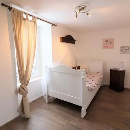 Ferienhaus Charmante Maison Renovee, 3 Ch, Proche Salers Et Monts Du Cantal, 6 Pers, Toutes Charges Incluses - Fr-1-742-30 *